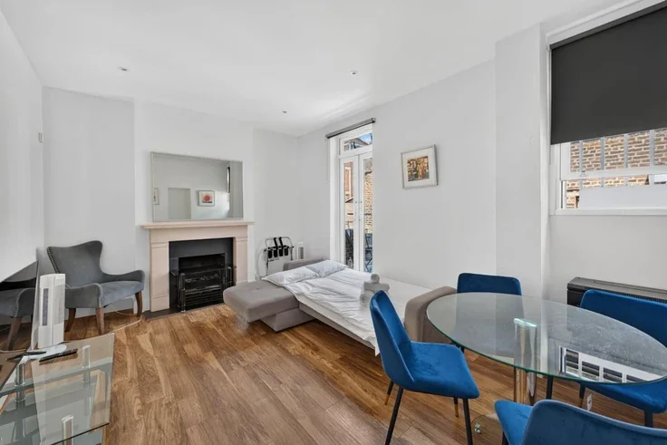 Flat Conduit Place in City of Westminster