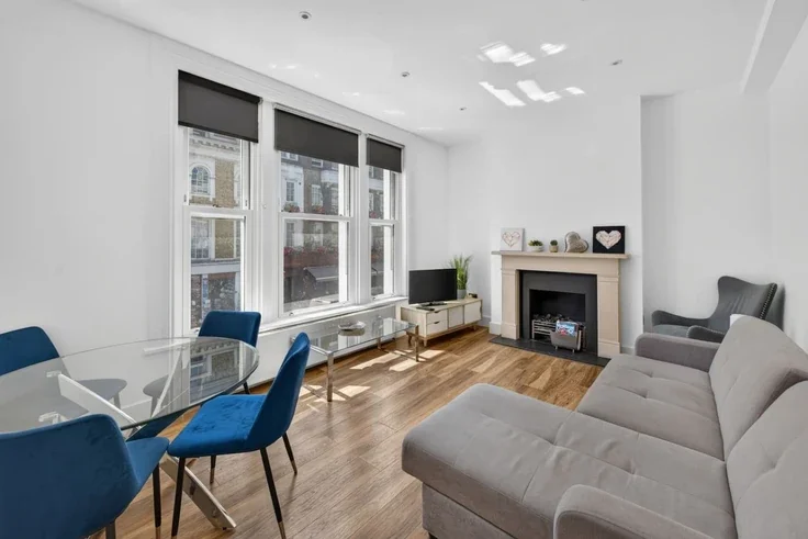 Flat Conduit Place in City of Westminster