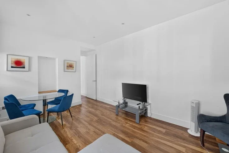 Flat Conduit Place in City of Westminster
