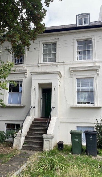 Room Moorland Road in Greater London