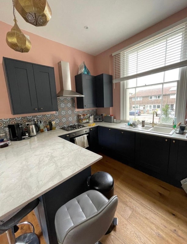 Room Moorland Road in Greater London