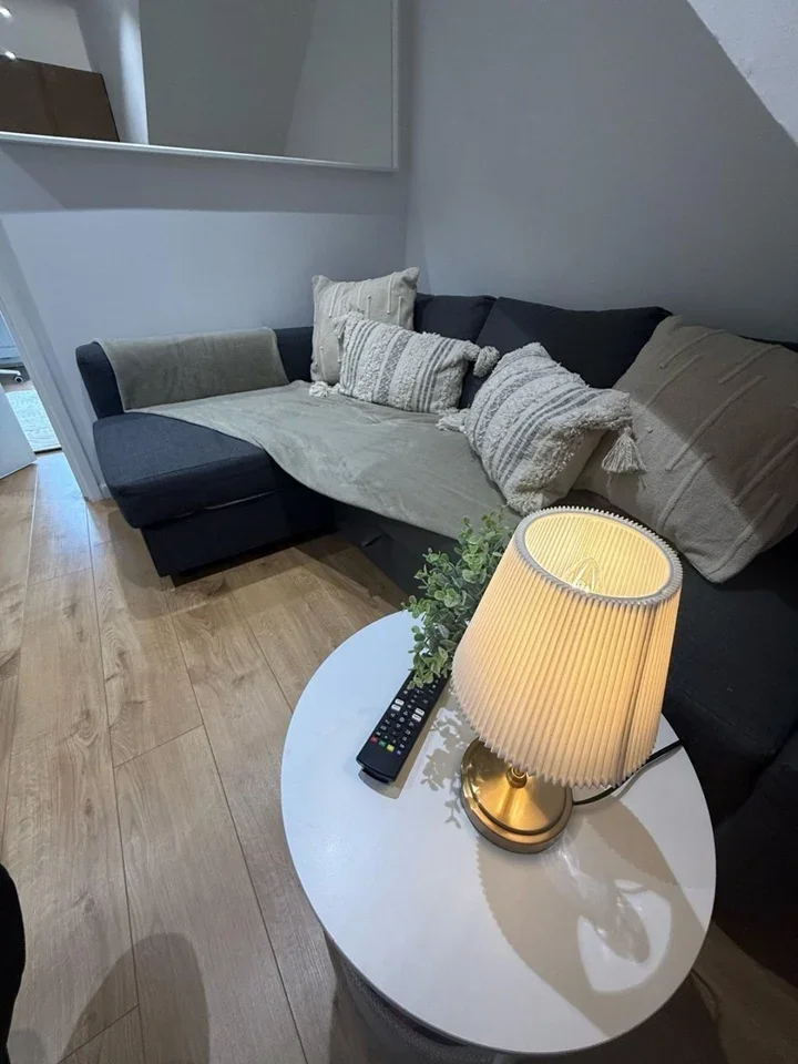 Flat Wynford Road in Greater London