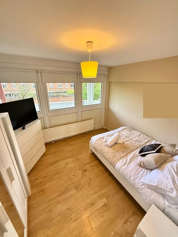 Flat Wynford Road in Greater London