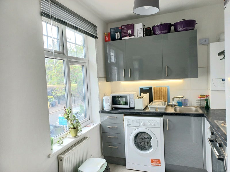Room Lexden Road in Greater London