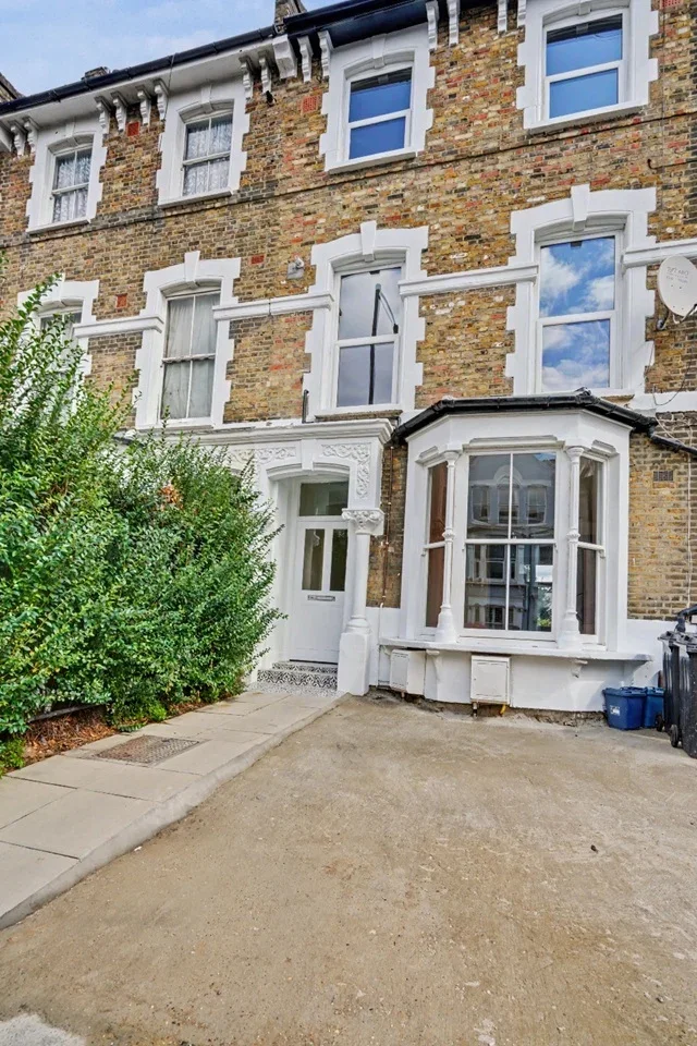 Flat Rectory Road in Greater London