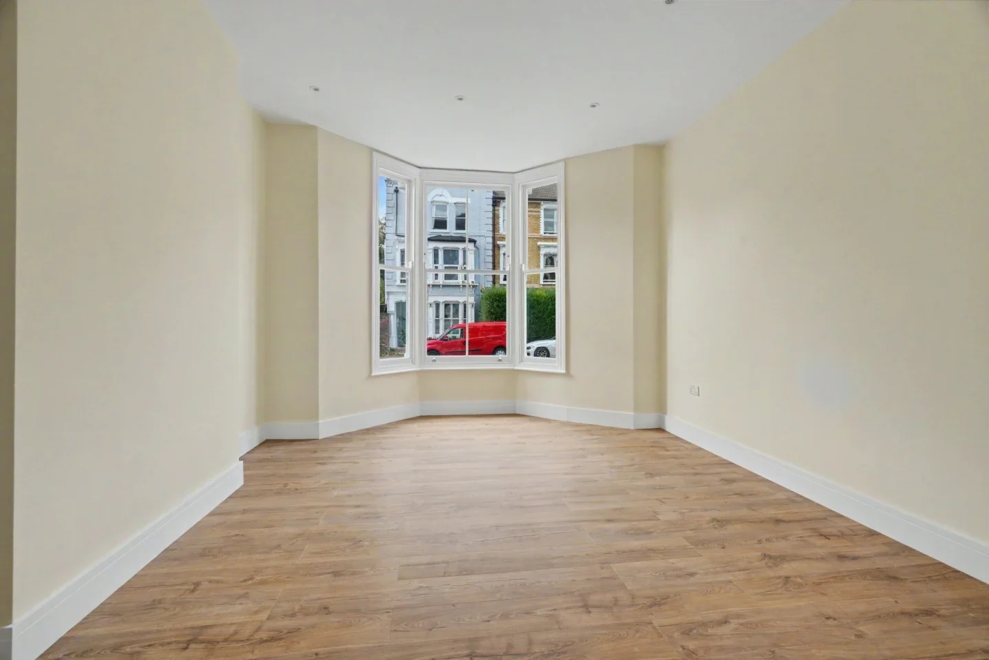 Flat Rectory Road in Greater London