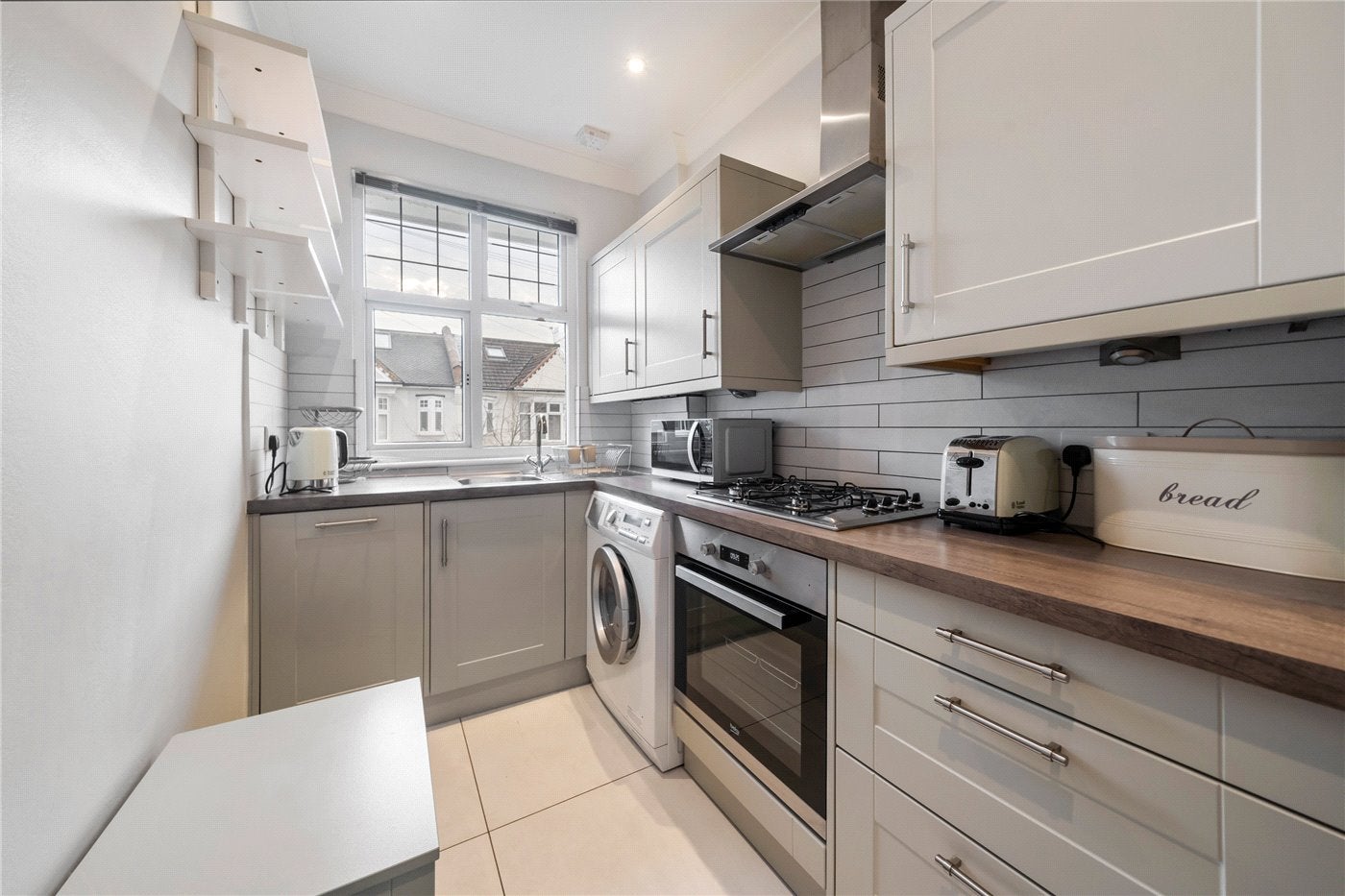 Flat Clive Road in Greater London