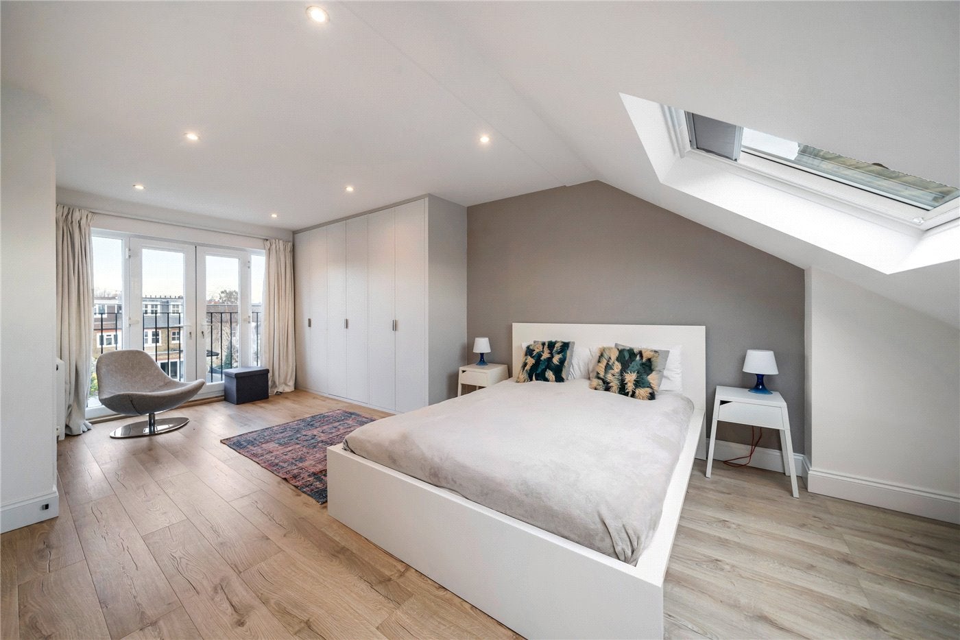 Flat Clive Road in Greater London