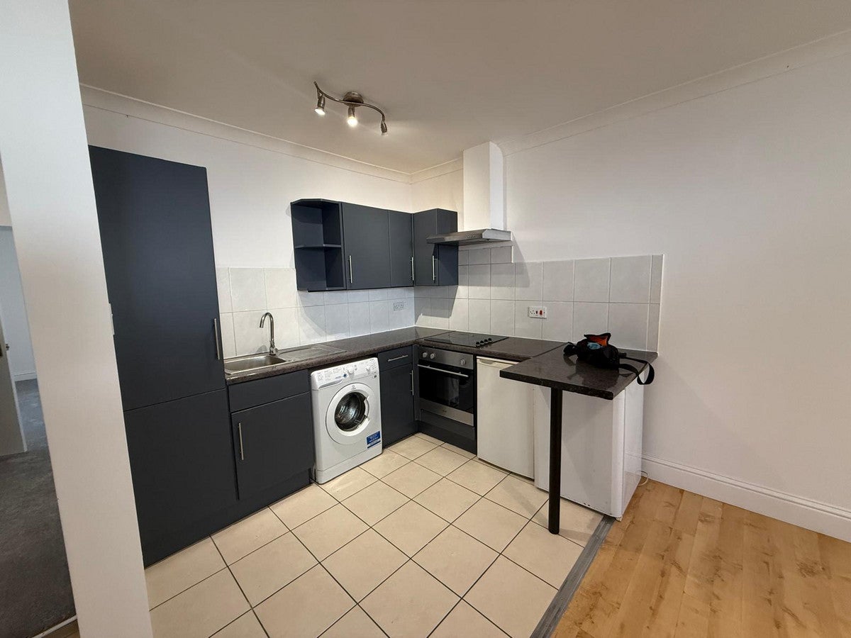 Flat Croham Road in Greater London