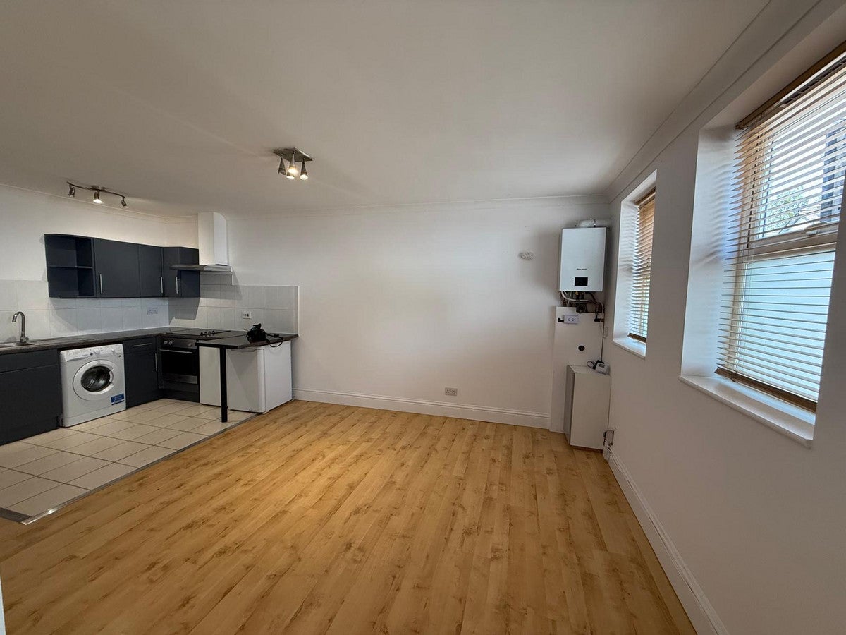 Flat Croham Road in Greater London