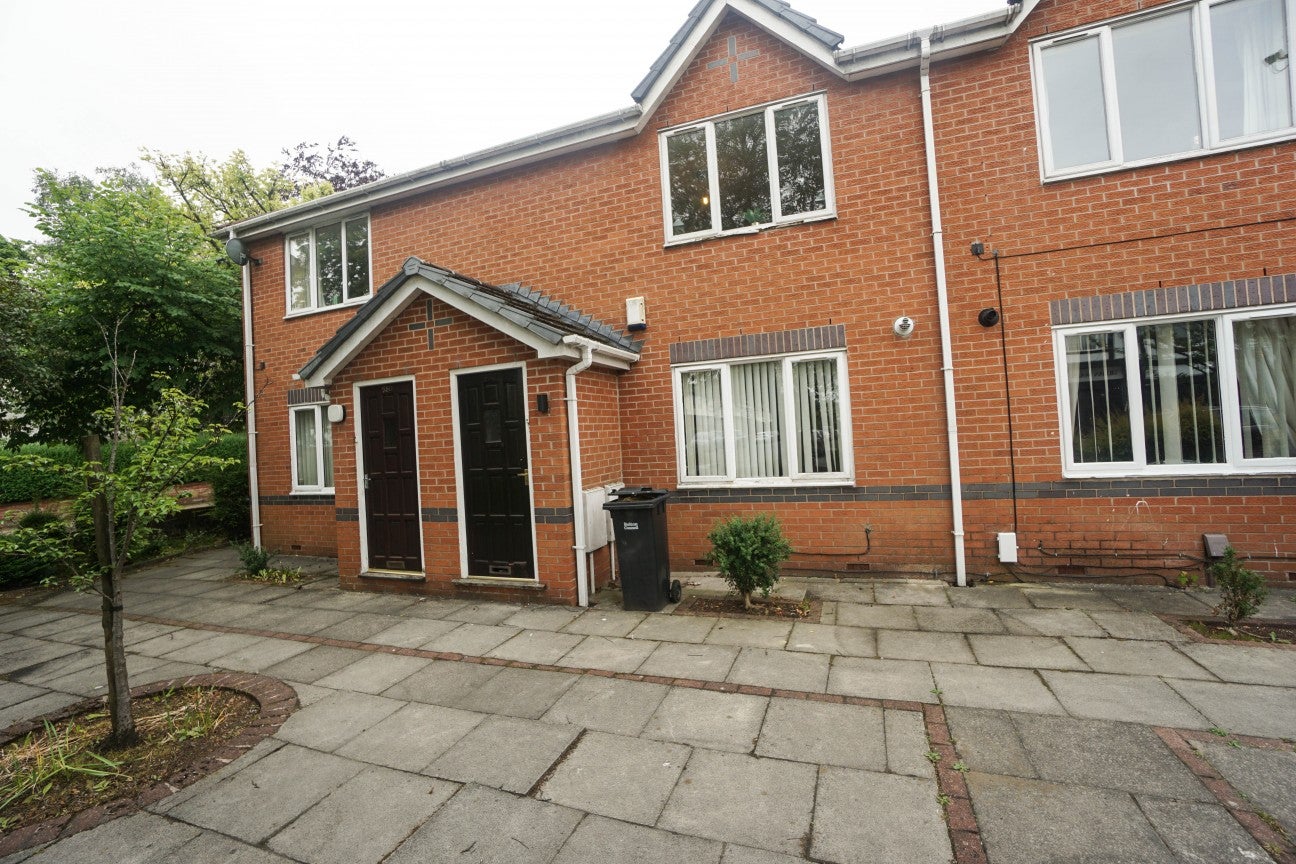 Flat New Hall Lane in Bolton