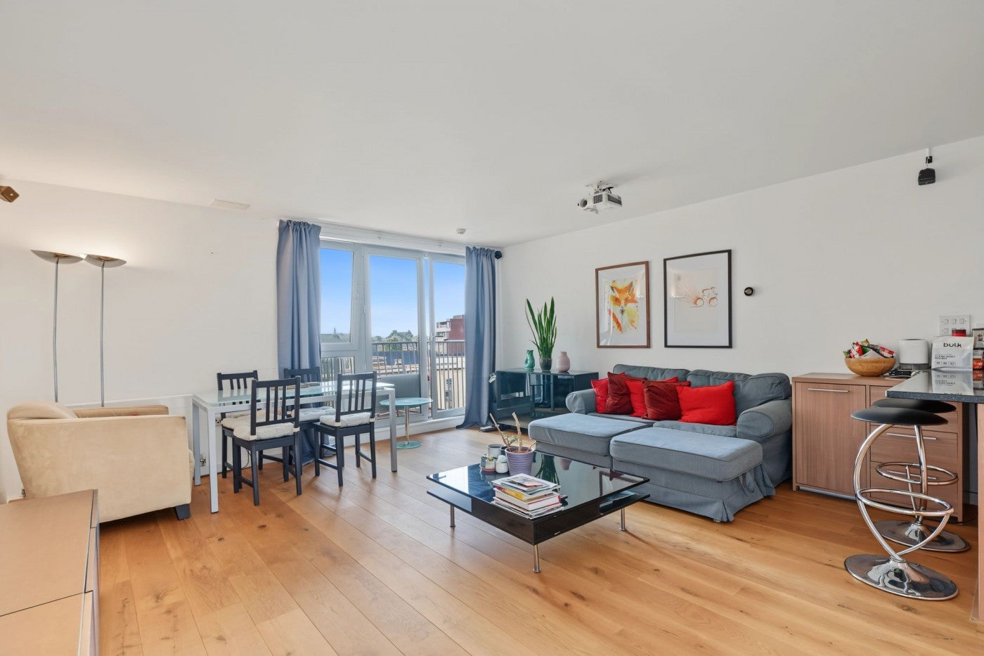 Flat Eden Grove in Greater London