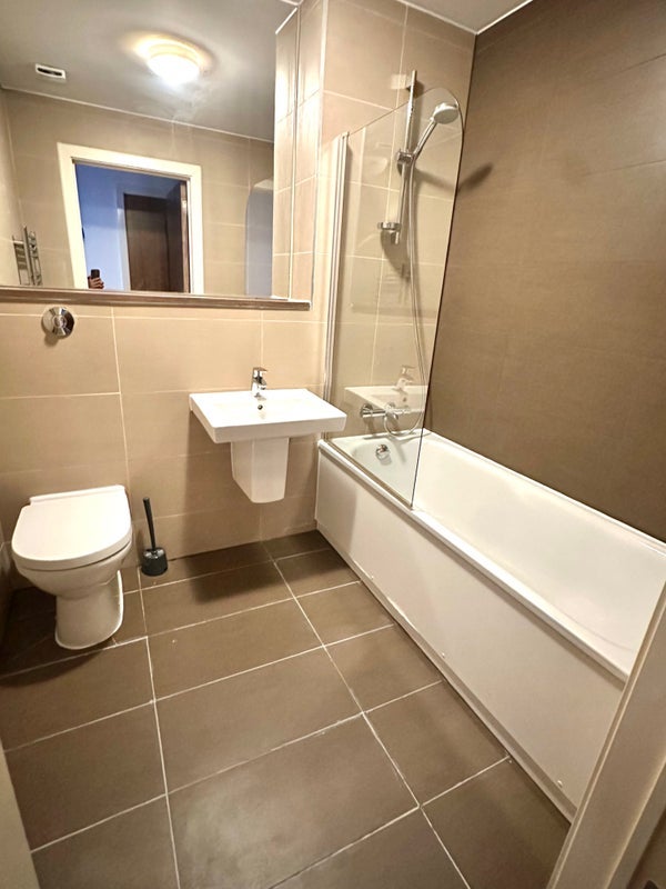 Flat Sillavan Way in Salford