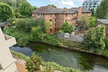 Flat Borrodaile Road in Greater London
