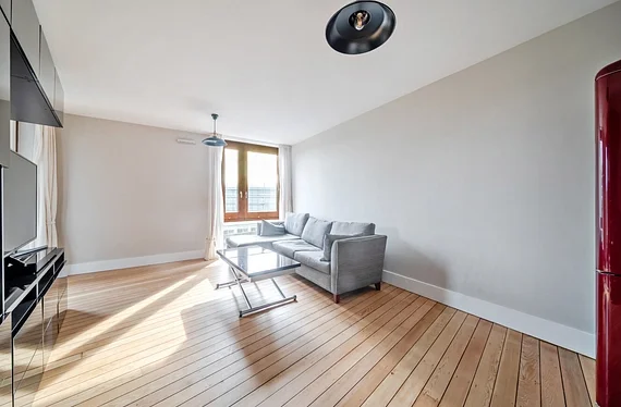 Flat Borrodaile Road in Greater London