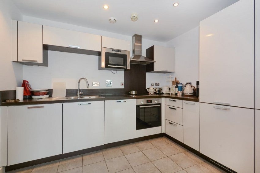 Flat Surrey Quays Road in Greater London