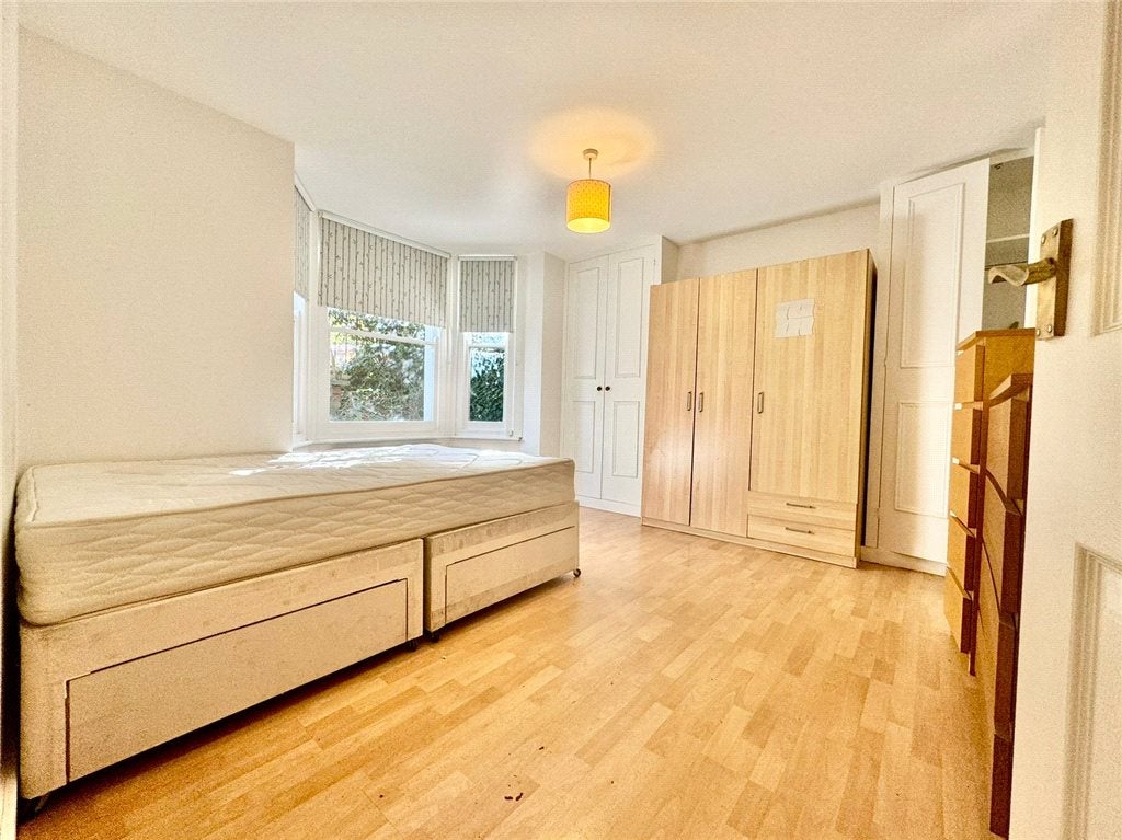 Flat Minford Gardens in Greater London