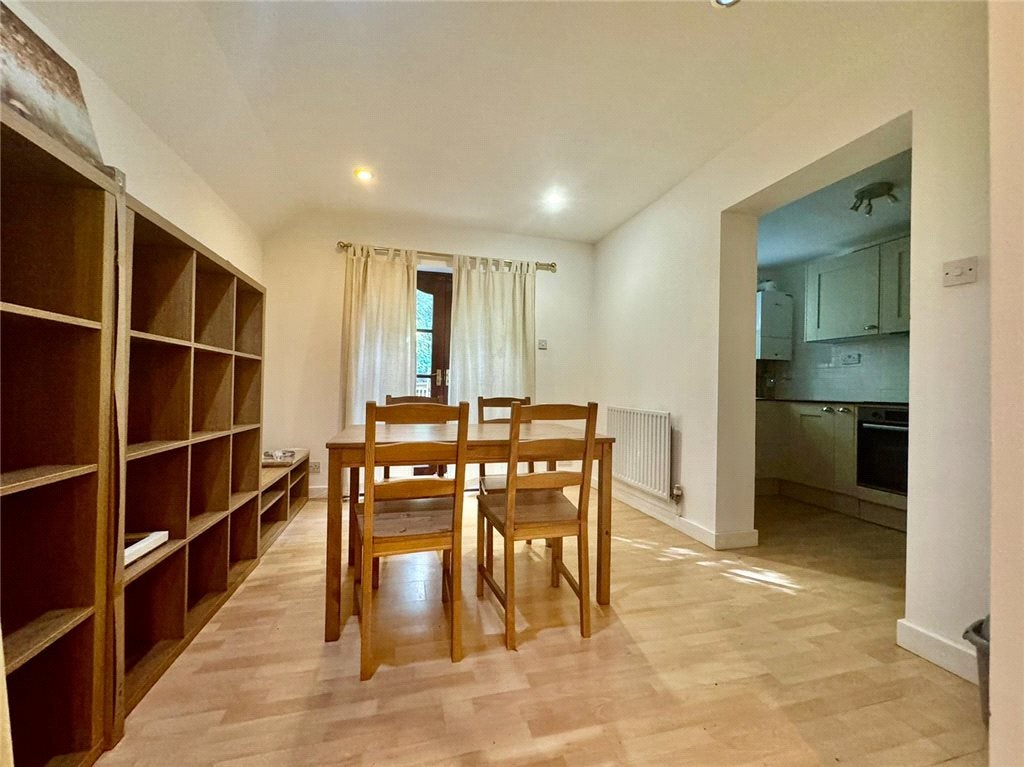 Flat Minford Gardens in Greater London