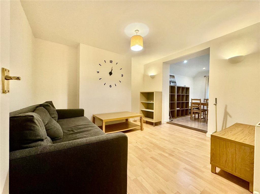 Flat Minford Gardens in Greater London