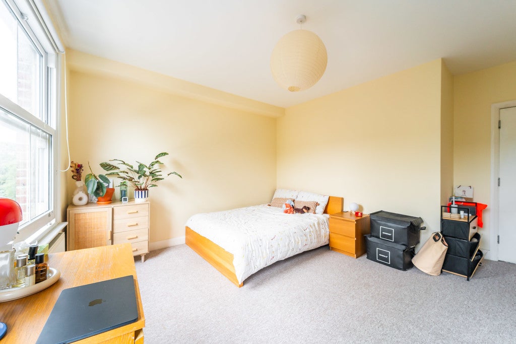 Flat Dornfell Street in Greater London