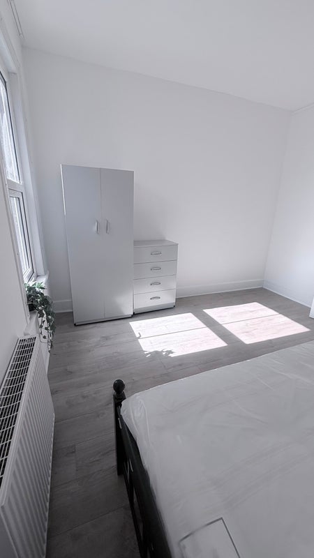 Room Church Lane in Greater London