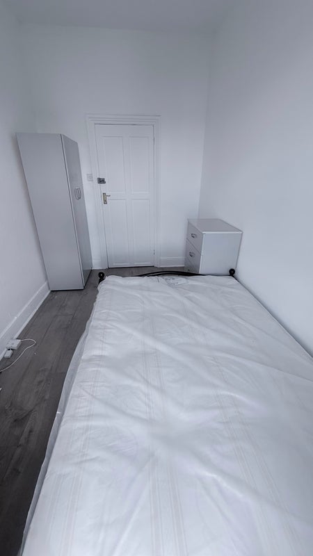 Room Church Lane in Greater London