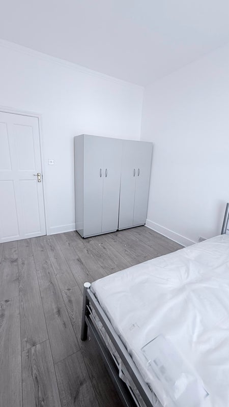 Room Church Lane in Greater London