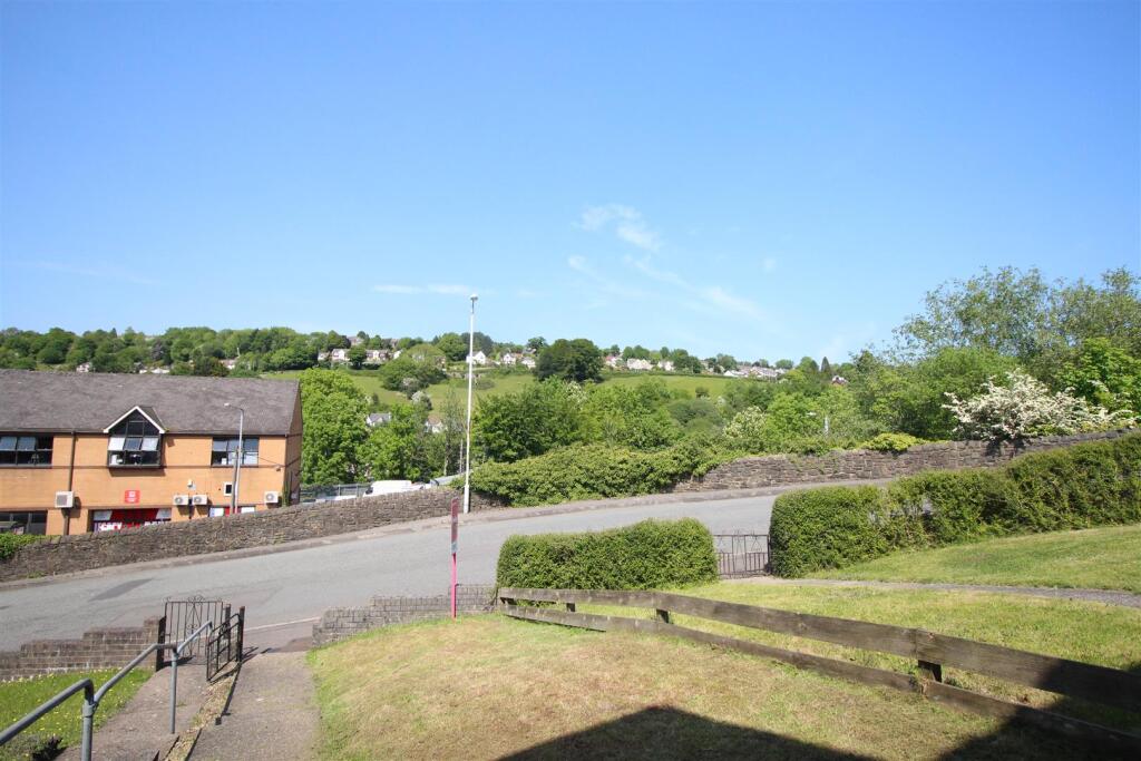 House Merchant's Hill Close in Pen Tranch