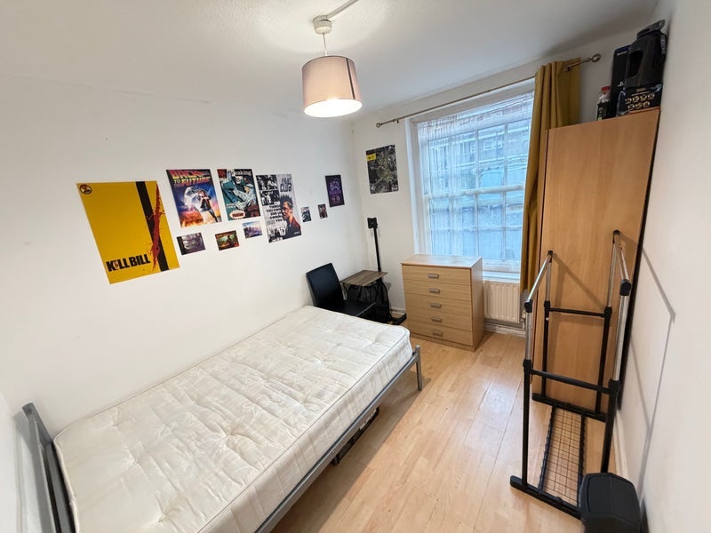 Room Worgan Street in Greater London