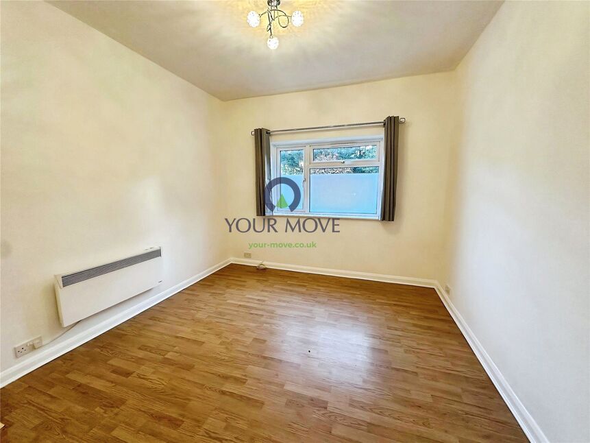 Flat Burnell Road in Greater London