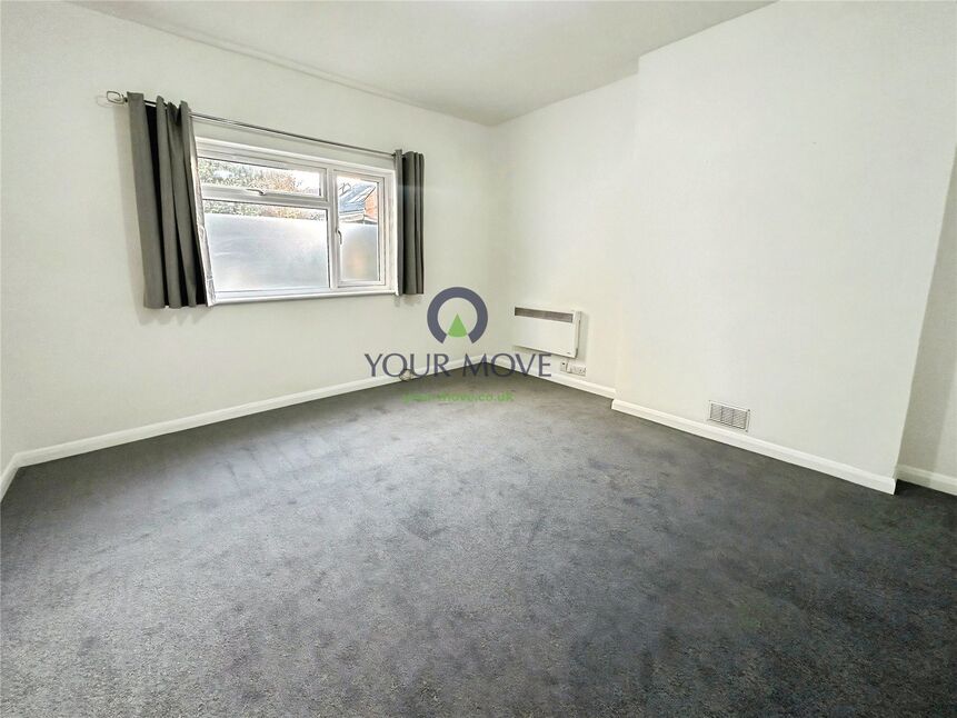 Flat Burnell Road in Greater London