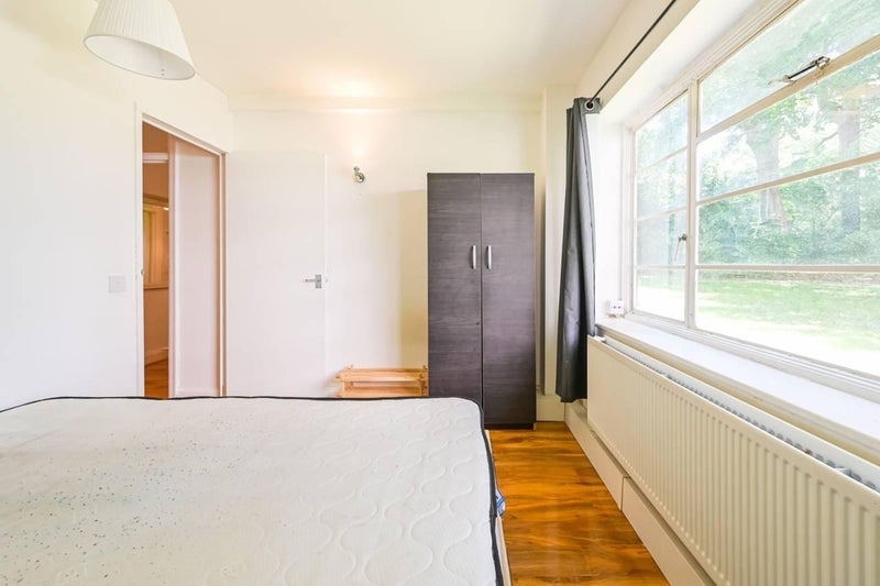 Flat Hornsey Lane in Greater London