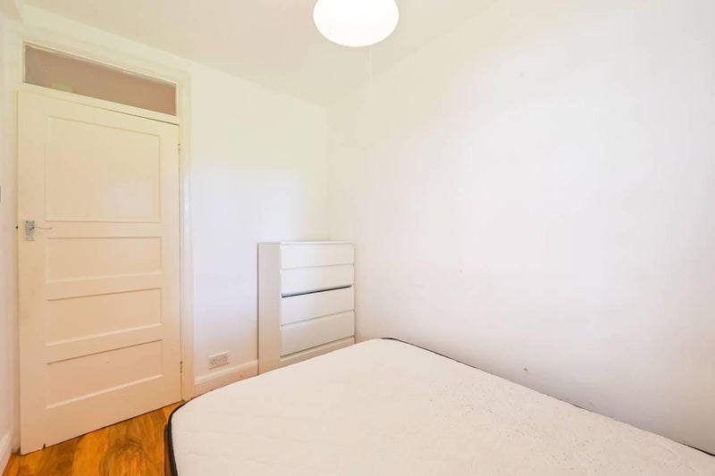 Flat Hornsey Lane in Greater London
