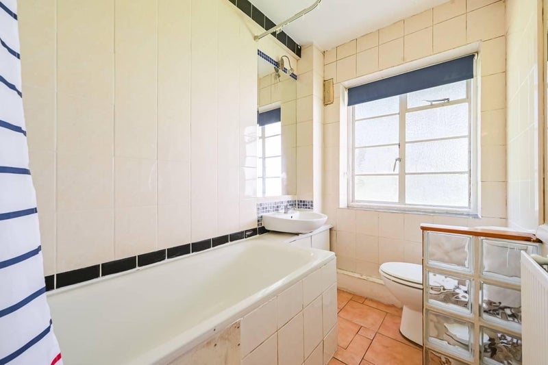 Flat Hornsey Lane in Greater London