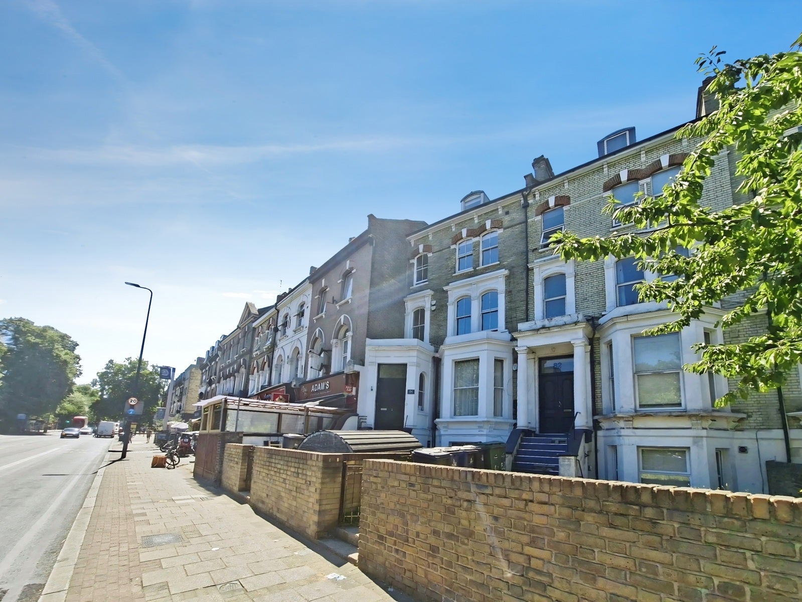 Flat Brixton Hill in Greater London
