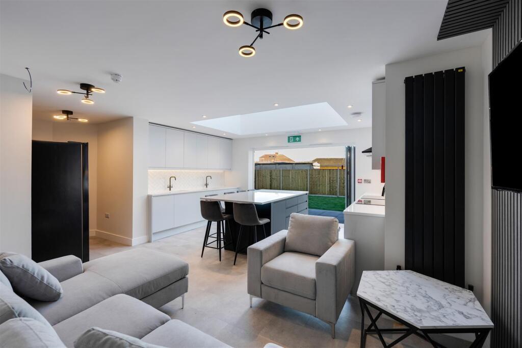 House Queen Charlton Lane in Bristol