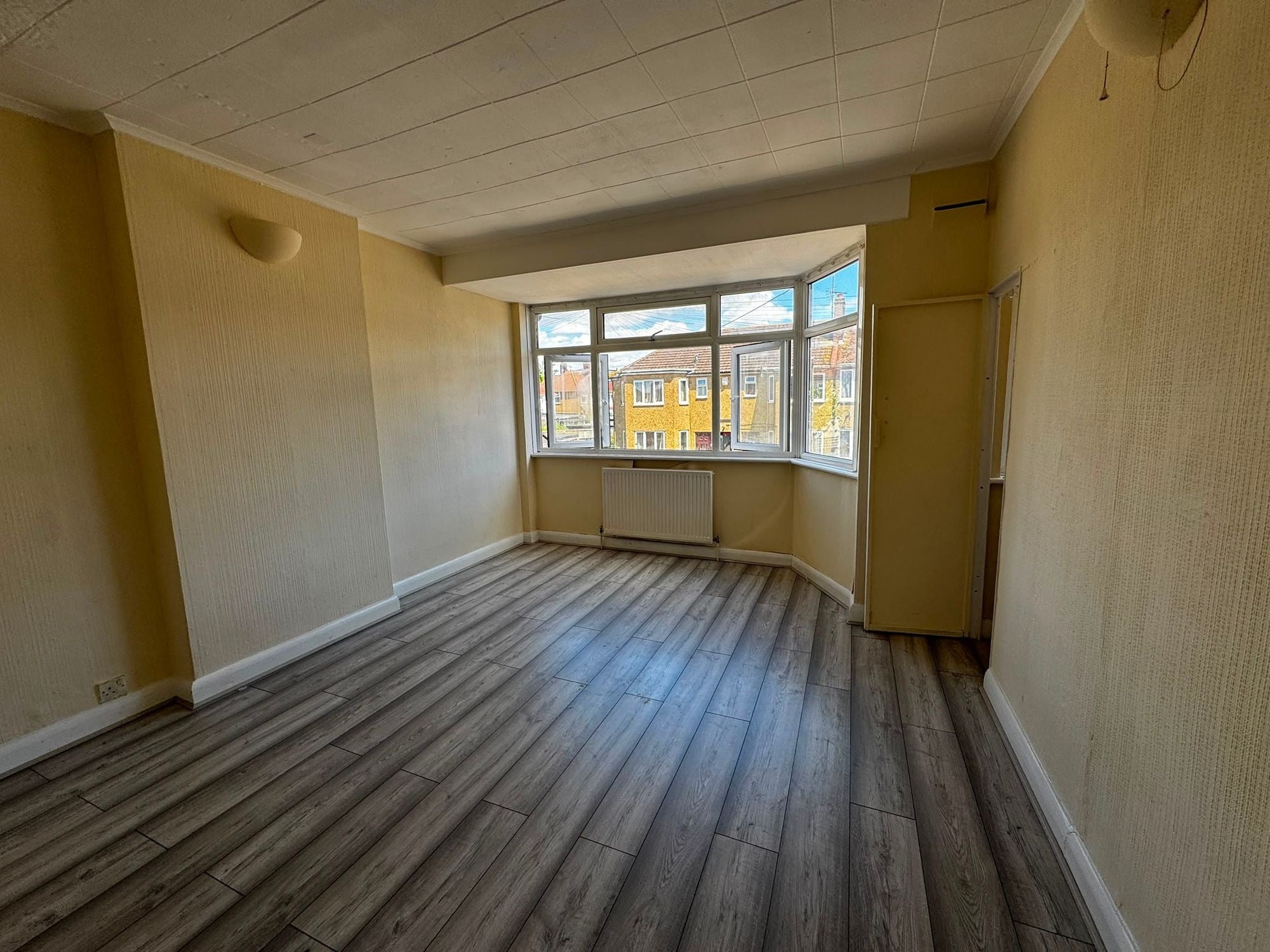 Flat Haslemere Avenue in Greater London
