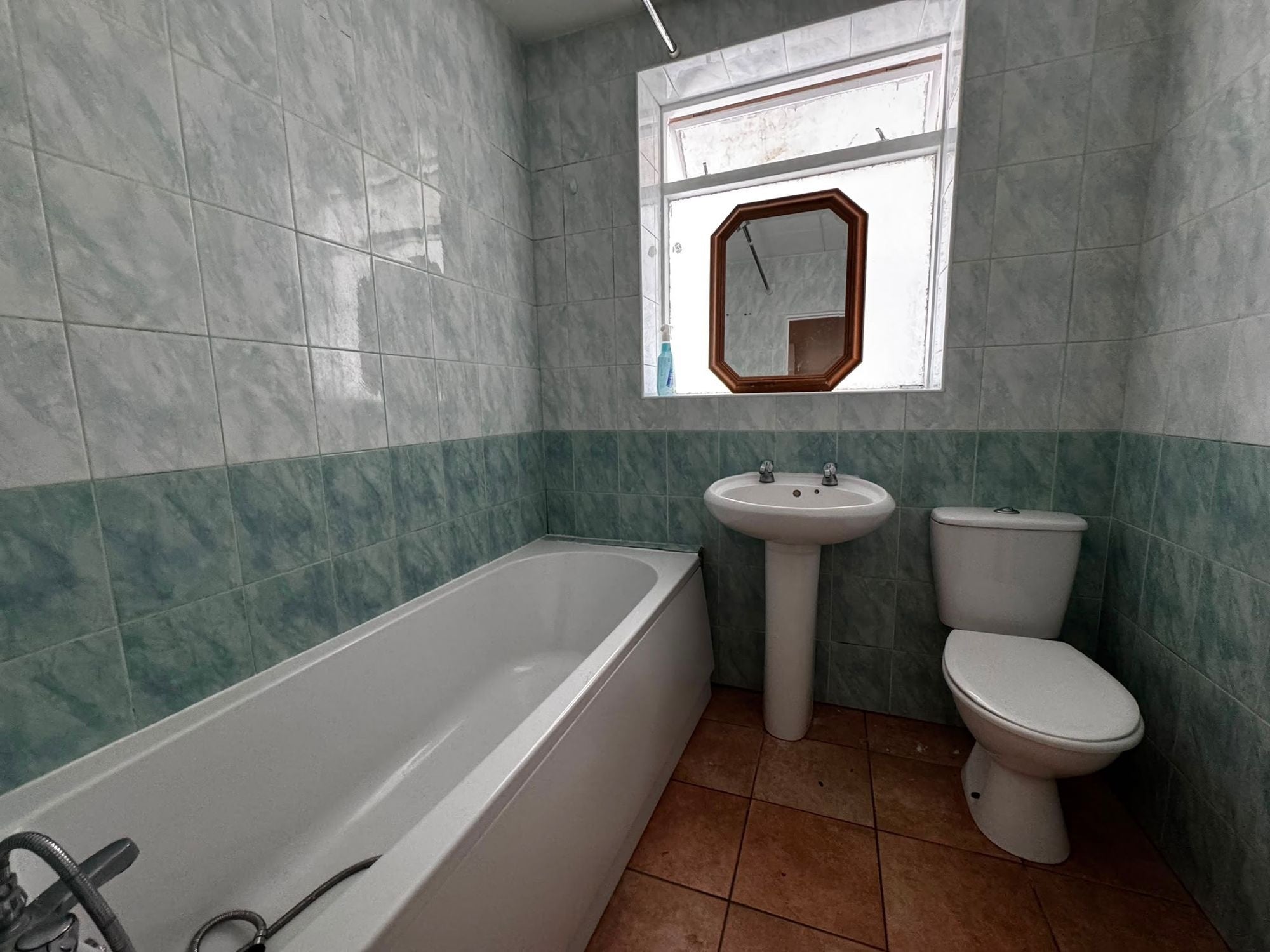 Flat Haslemere Avenue in Greater London
