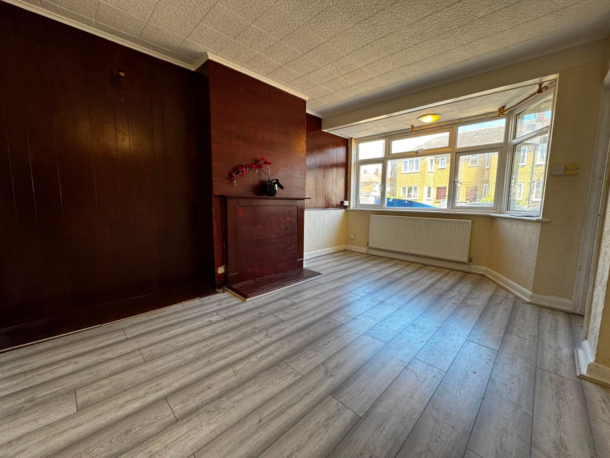 Flat Haslemere Avenue in Greater London