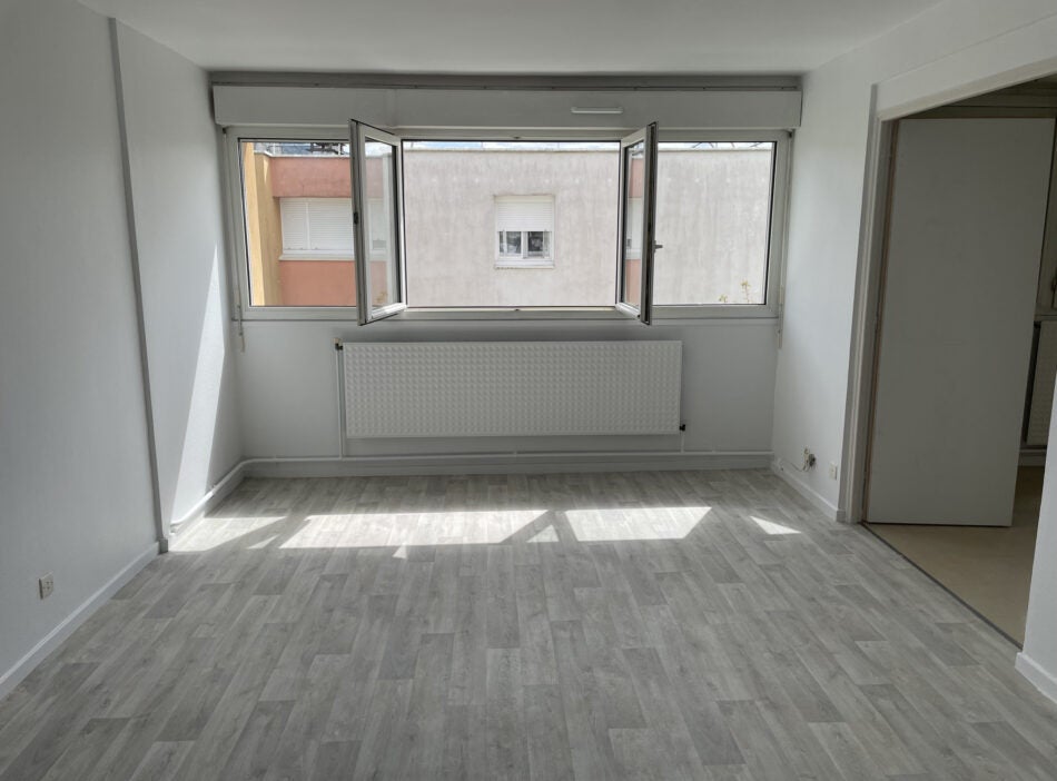 Flat Place de la Mairie in Arbent