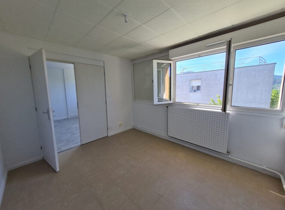 Appartement Place de la Mairie à Arbent