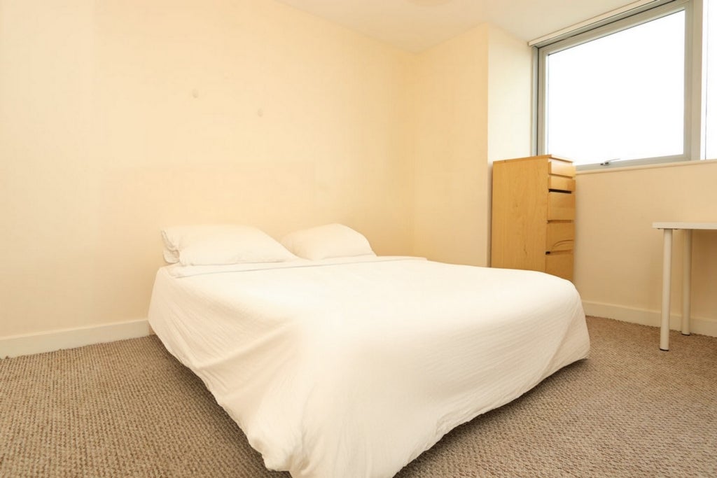 Room Globe Road in Greater London