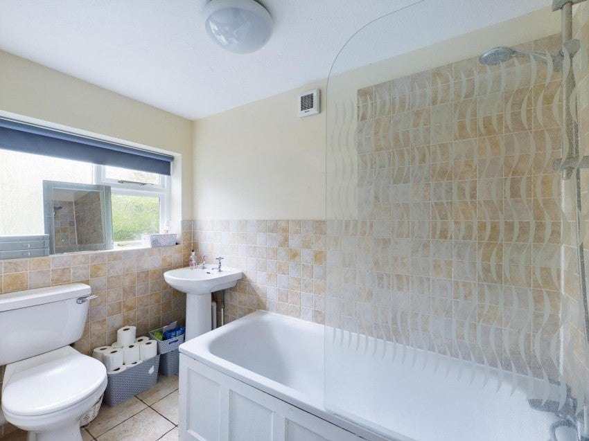 Flat Shepperton Road in Borough of Spelthorne
