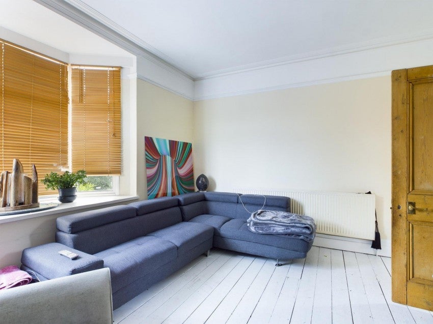 Flat Shepperton Road in Borough of Spelthorne