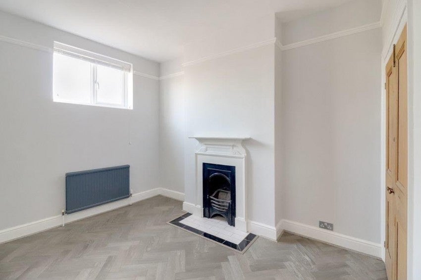 Flat Shepperton Road in Borough of Spelthorne