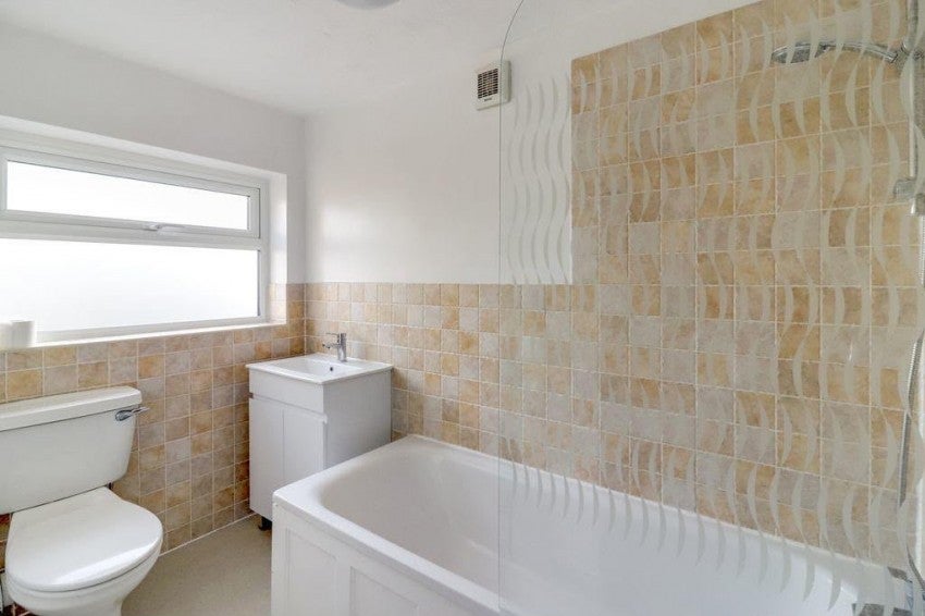 Flat Shepperton Road in Borough of Spelthorne