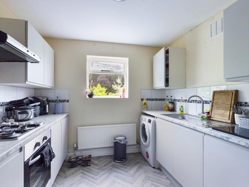 Flat Shepperton Road in Borough of Spelthorne