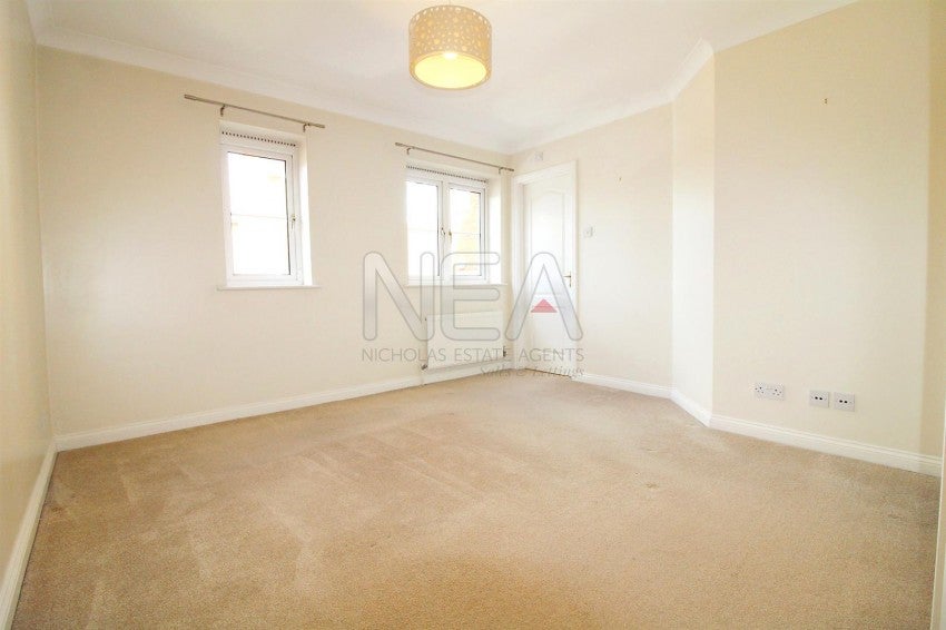 Flat Patrick Road in Reading