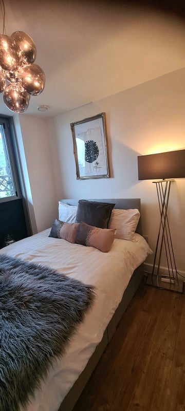 Room Cornmill Lane in Greater London