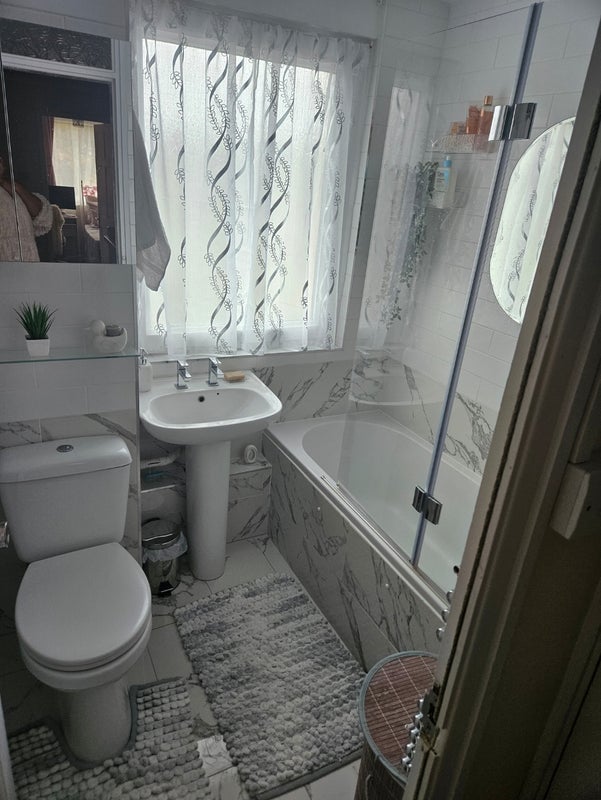 Room Alverton Street in Greater London